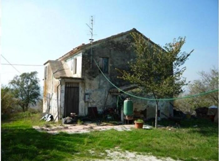 Casa con 6 locali in vendita in Via Montileo, Belvedere Ostrense