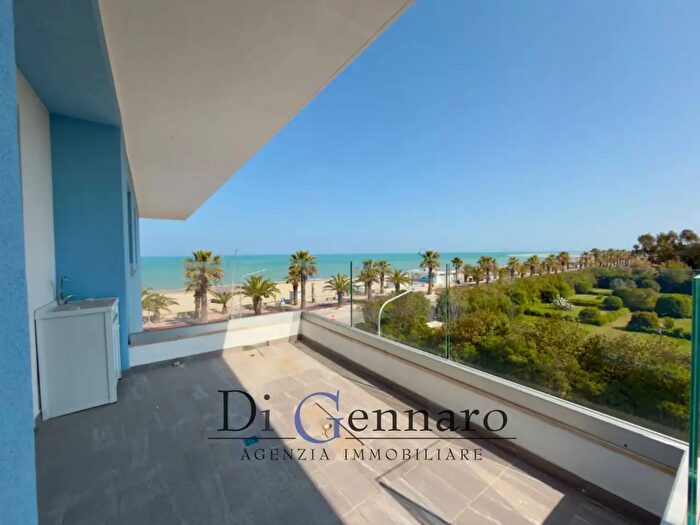 Appartamento trilocale in vendita in Lungomare Sirena Snc, Tortoreto