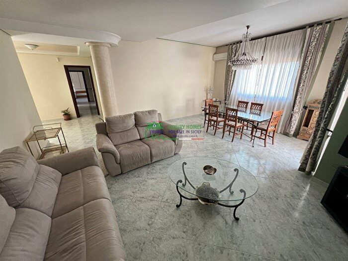 Appartamento con 6 locali in affitto in Viale dei Platani, San Luigi Archimede, Ragusa