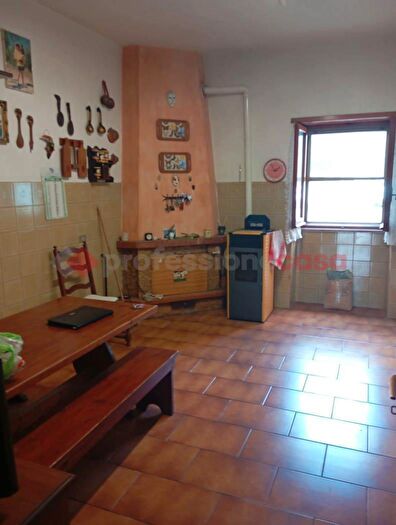 Appartamento quadrilocale in vendita in Via Nazionale Tiburtina Valeria, Arsoli