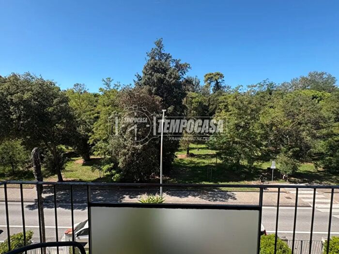 Appartamento trilocale in vendita in Via Antonio Fratti, Viareggio