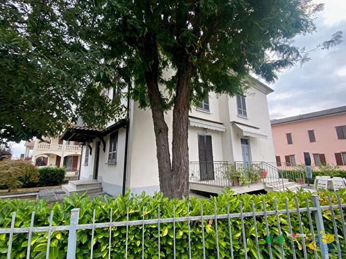 Casa con 6 locali in vendita in Via Pietro Nenni, Noceto