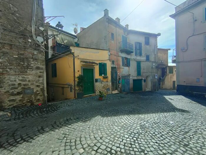 Appartamento quadrilocale in vendita in Via Flora, Ariccia