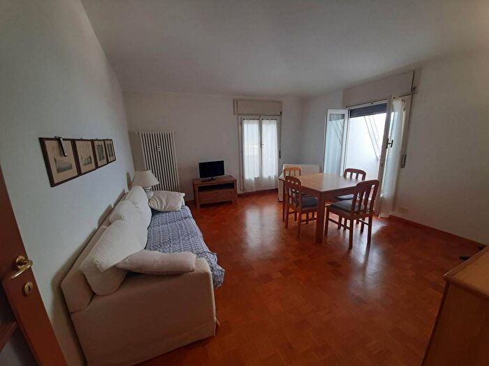 Casa trilocale in affitto in Via Duchessa di Genova, Centro, Stresa