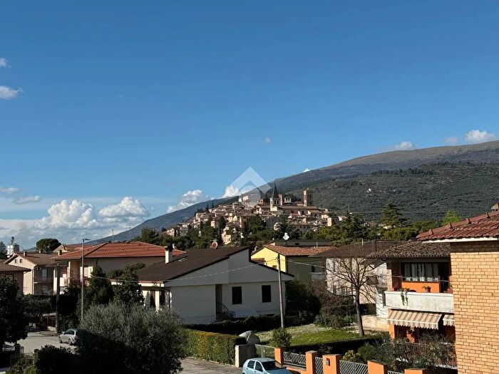 Appartamento trilocale in vendita in Spello