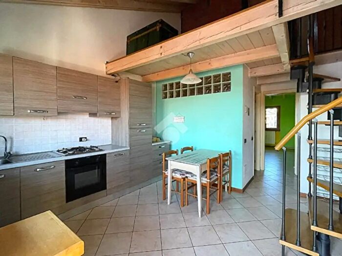 Appartamento bilocale in vendita in Bregnano