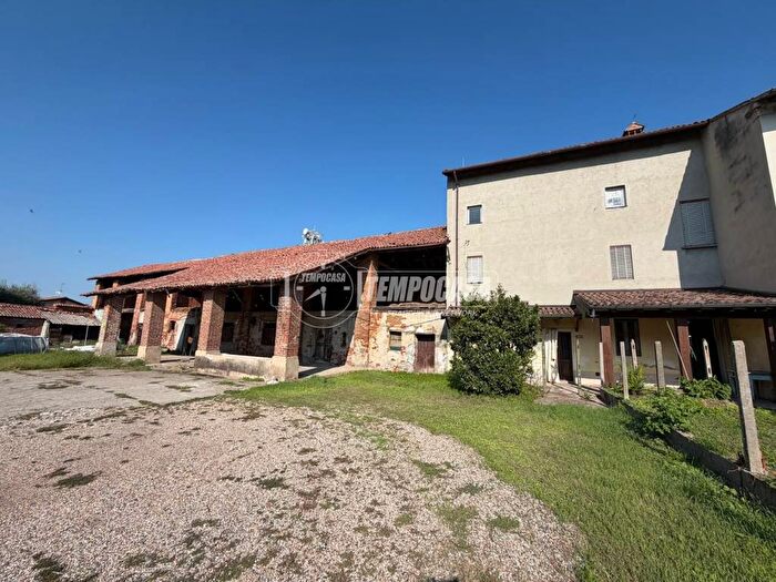 Casa con 6 locali in vendita in Via Erbognetta, Centro, Sannazzaro de' Burgondi