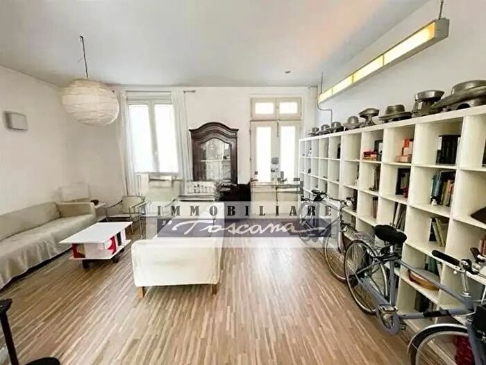Casa con 10 locali in vendita in Viareggio