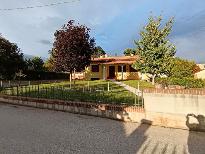 Casa con 6 locali in affitto in Centro, Bressanvido