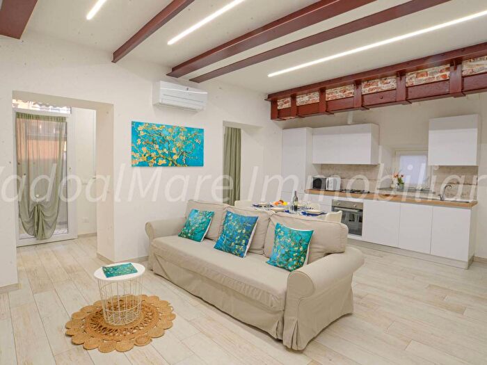 Appartamento trilocale in affitto in Via Aurelia, Vado Centro, Vado Ligure