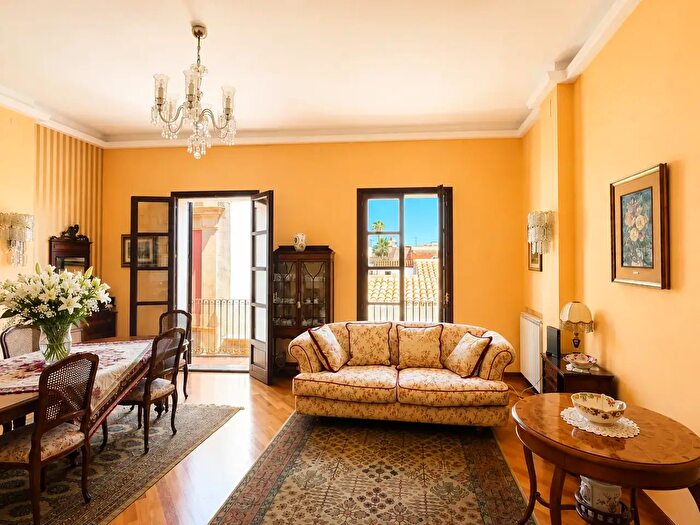 Appartamento con 7 locali in vendita in Via Larga, Siracusa