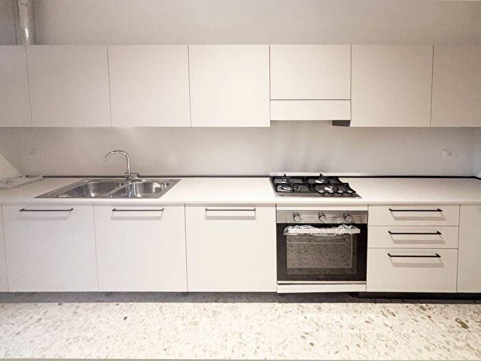 Appartamento trilocale in affitto in Piazza Alcide De Gasperi, Valletta Paiolo, Mantova