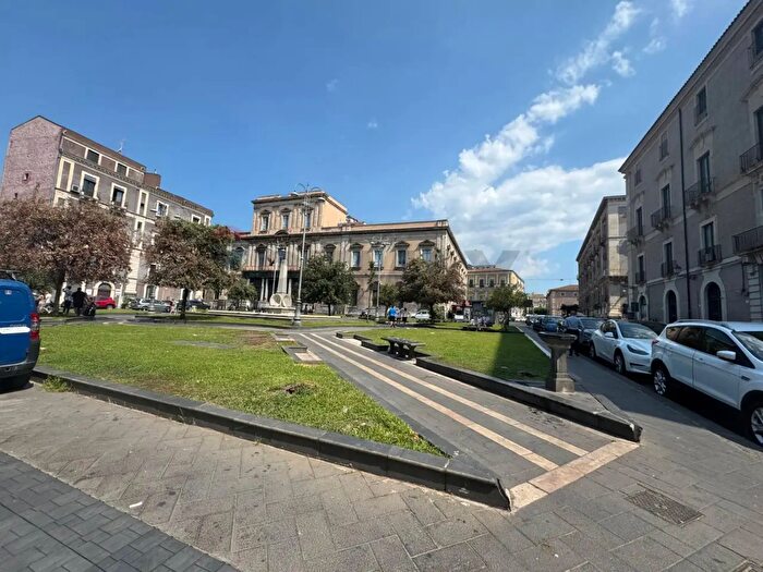 Appartamento quadrilocale in vendita in Via Calì, Catania