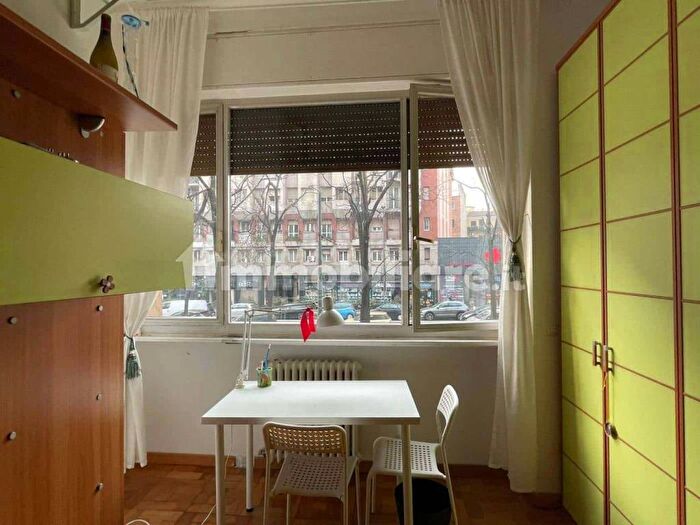 Appartamento quadrilocale in affitto in Viale Regina Giovanna, Morgagni, Milano