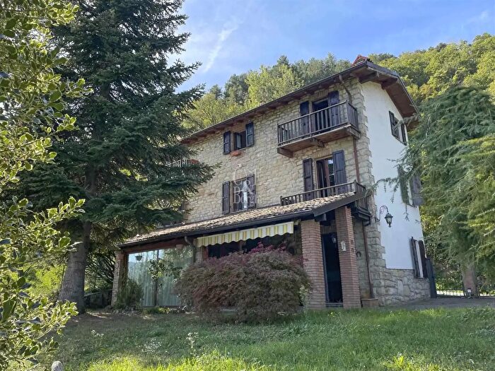 Casa con 8 locali in vendita in Colli Verdi
