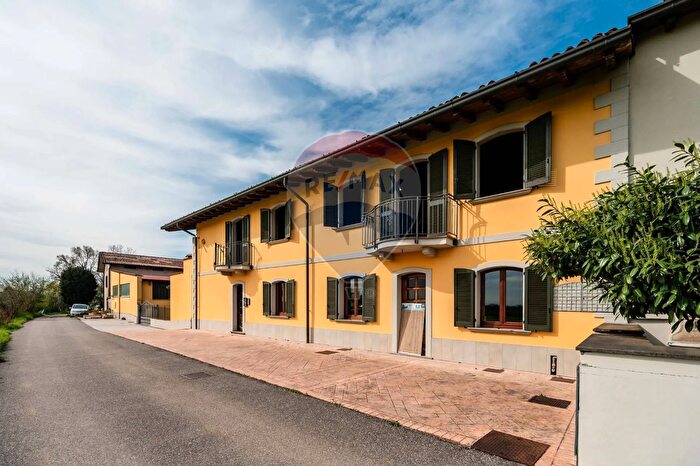 Appartamento con 20 locali in vendita in Calcinate