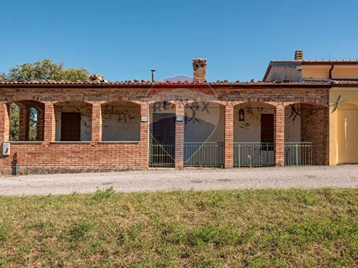 Casa con 8 locali in vendita in Via Rotorscio, Serra San Quirico