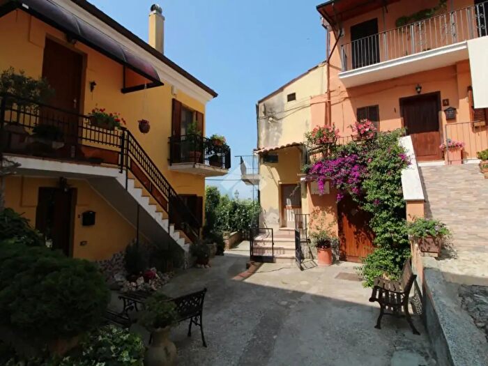 Casa bilocale in vendita in Via S Giustino, Bellante