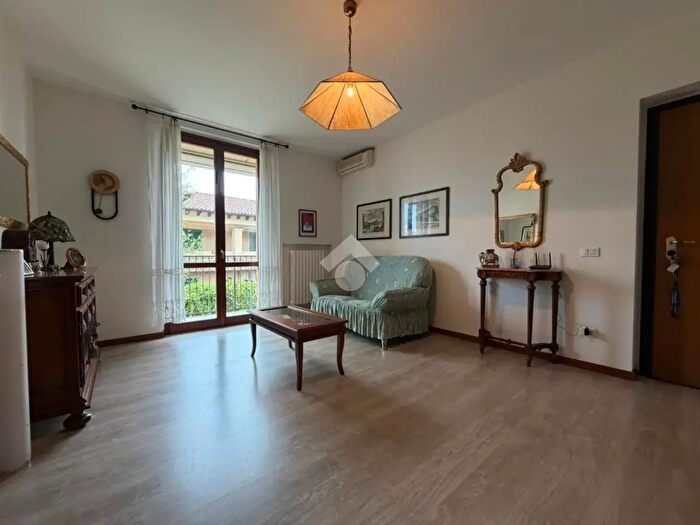 Appartamento trilocale in vendita in Via Ugo Foscolo, Rivolta DAdda