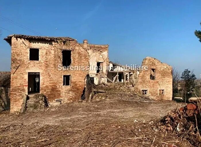 Casa in vendita in Vallefoglia