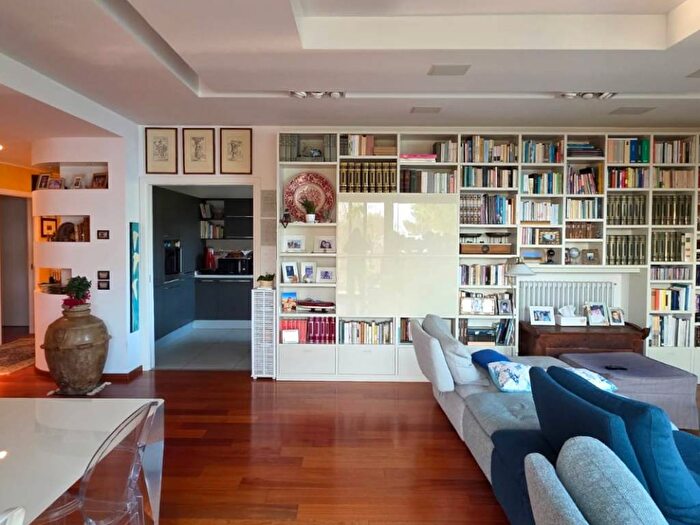 Appartamento con 5 locali in affitto in Via Guglielmo Marconi, Centro, Sirolo