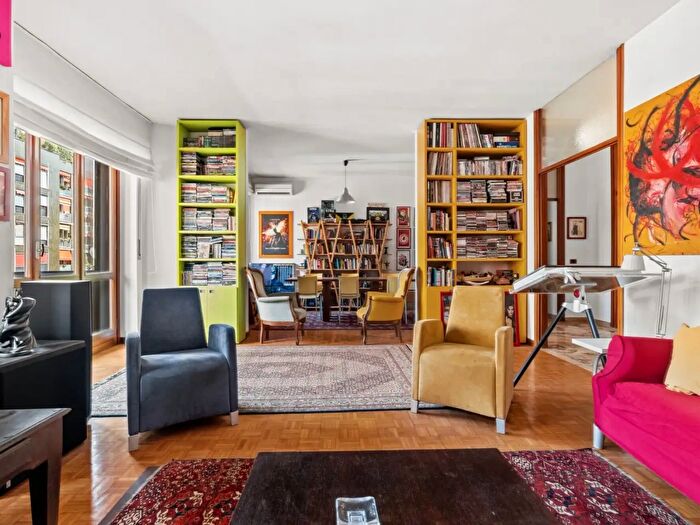 Appartamento quadrilocale in vendita in Via Ronchi, Milano