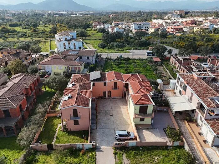 Appartamento trilocale in vendita in Via Corrargius, Tortoli