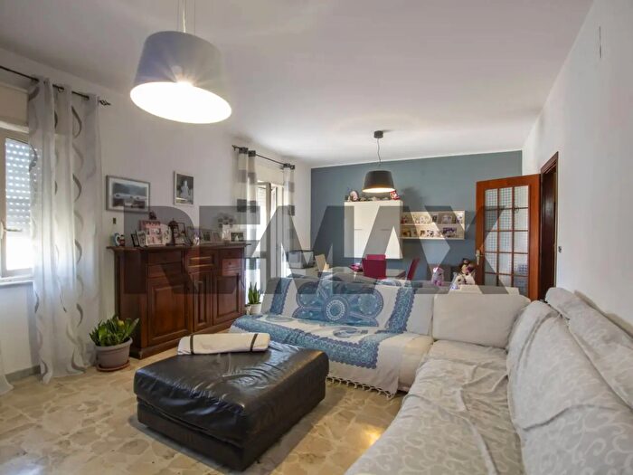 Appartamento con 5 locali in vendita in Via Fillioley, Siracusa