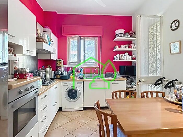 Appartamento con 5 locali in vendita in Viareggio