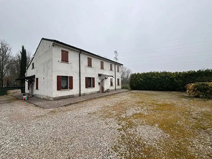 Casa con 6 locali in vendita in Str Formigosa, Mantova