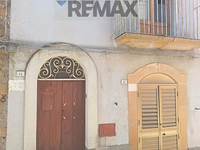 Casa con 6 locali in vendita in Via dArena, Aidone