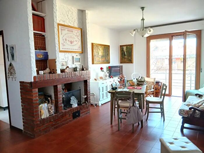 Appartamento con 5 locali in vendita in Massa