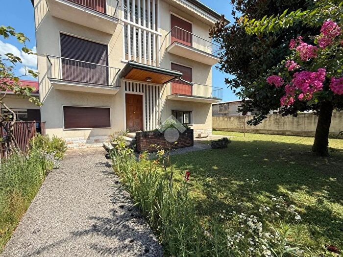 Appartamento trilocale in vendita in Via Giorgione, Mirano