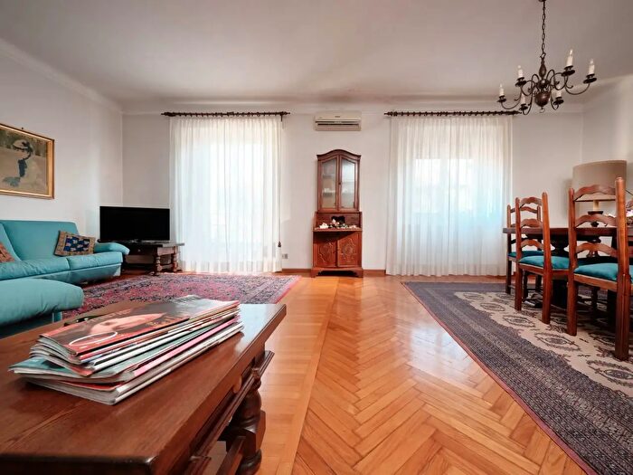 Appartamento con 5 locali in vendita in Milano