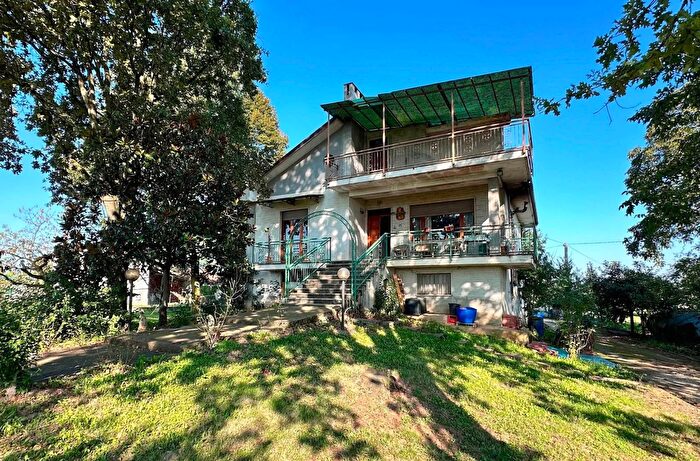 Casa con 7 locali in vendita in Bra, Bra