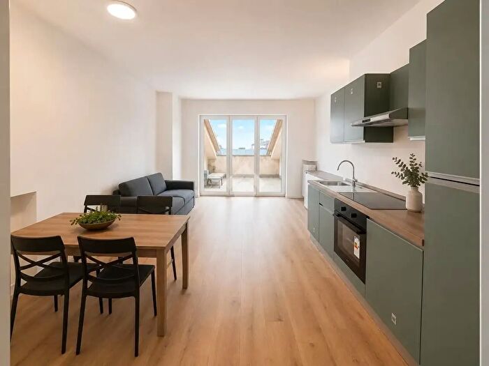 Appartamento trilocale in affitto in Piazza Vittorio Emanuele, Rovere' Veronese