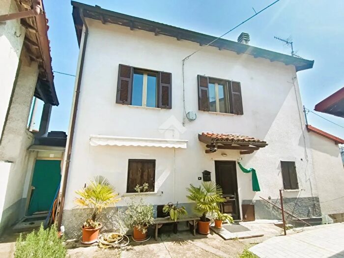 Casa trilocale in vendita in Via Costantino Nigra, Vignole Borbera