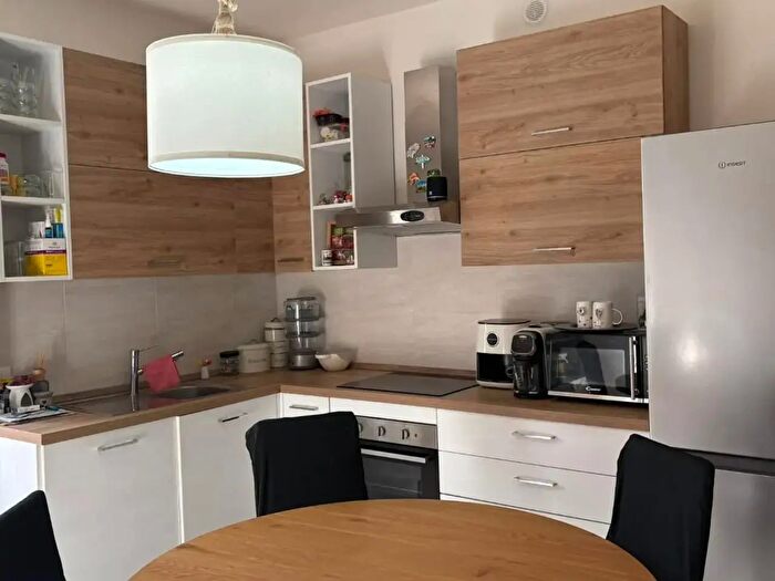 Casa con 5 locali in vendita in Cascina