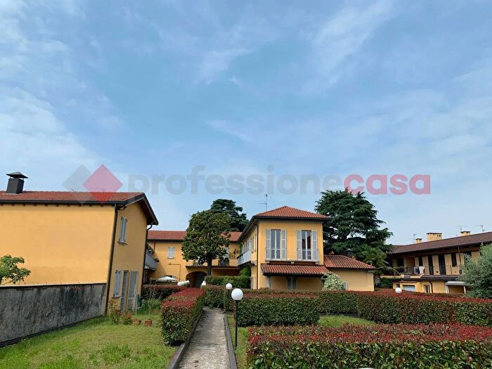 Appartamento trilocale in vendita in Via dellArco Antico, Castano Primo