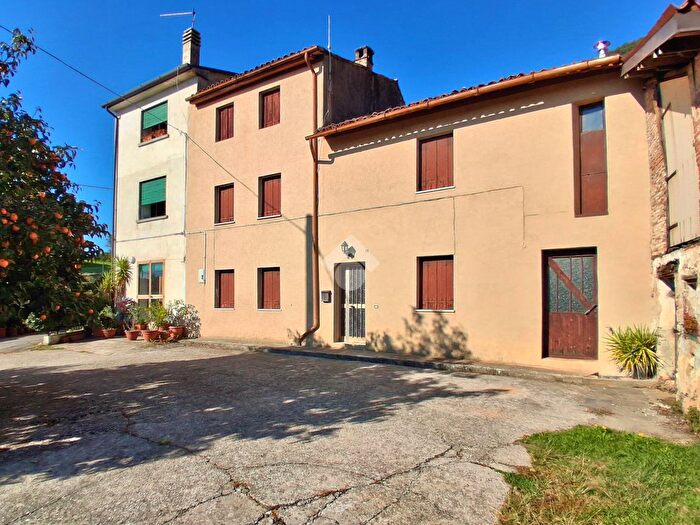 Casa quadrilocale in vendita in Via Conti, Romano DEzzelino