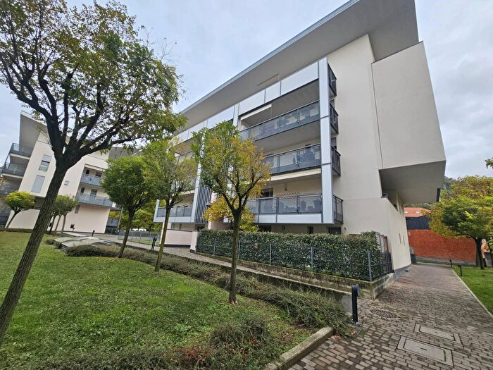 Appartamento bilocale in vendita in Via Martiri della Libertà, Laveno Mombello