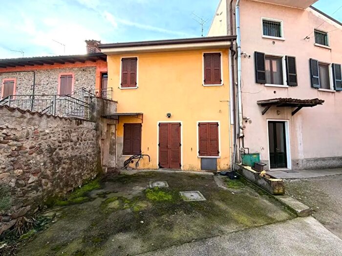 Casa trilocale in vendita in Valeggio Sul Mincio