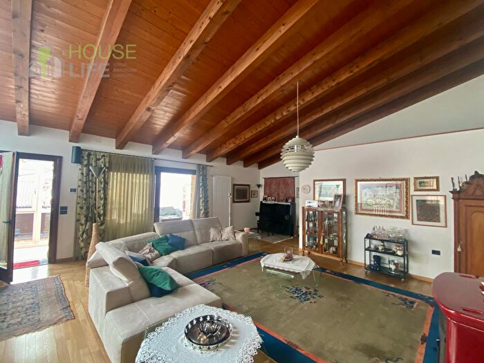 Appartamento trilocale in vendita in Via Alessandro Rossi, Piovene Rocchette