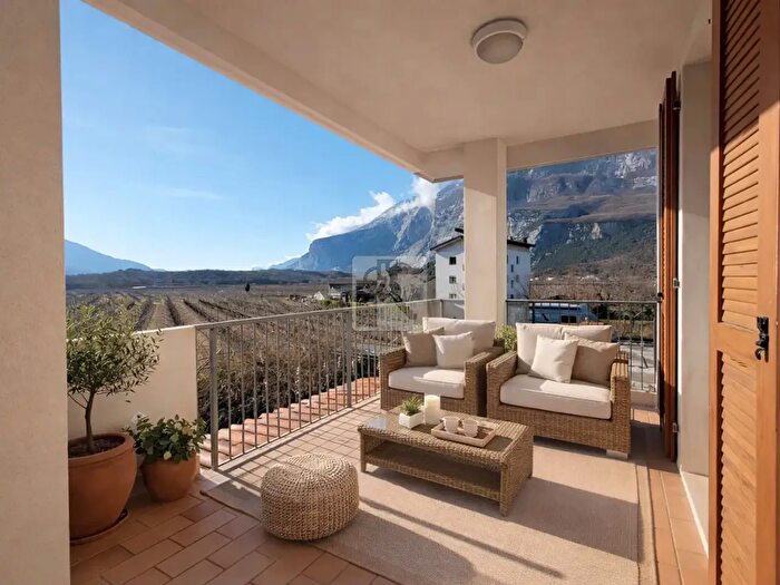 Appartamento con 6 locali in vendita in Via Cavedine, Dro