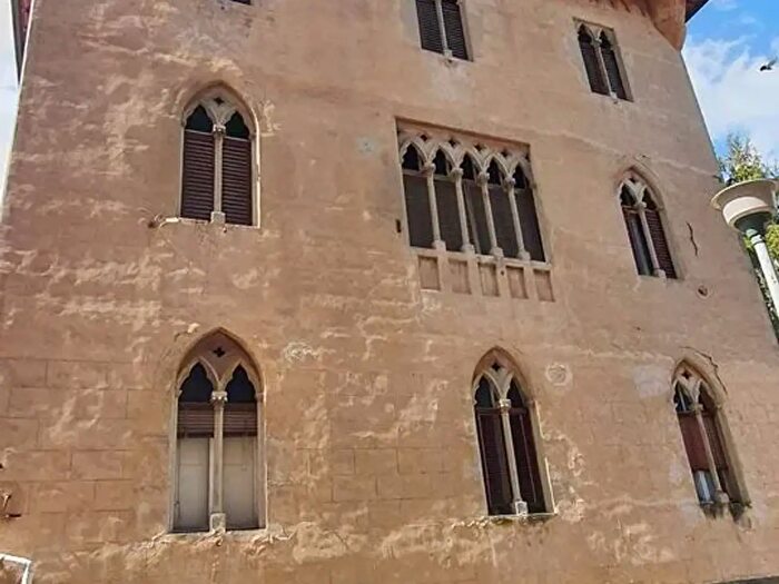 Casa con 20 locali in vendita in Perugia