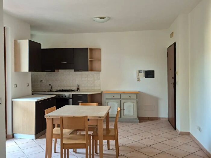 Appartamento trilocale in affitto in Sarzana