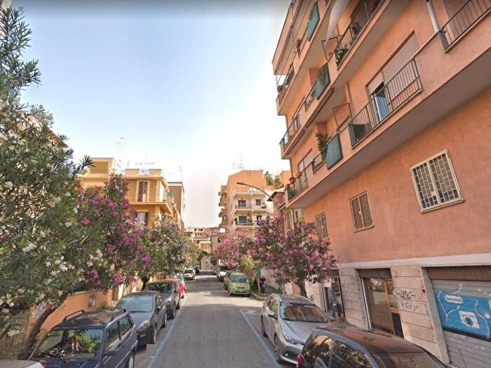 Appartamento trilocale in affitto in Via Spoleto, Villa Fiorelli, Roma