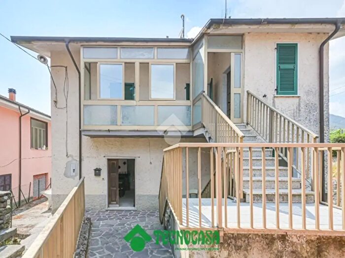 Casa quadrilocale in vendita in Via Provinciale, Calice Al Cornoviglio