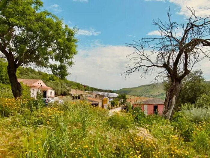 Casa quadrilocale in vendita in Strada Statale Sud Occidentale Sicula, Ragusa