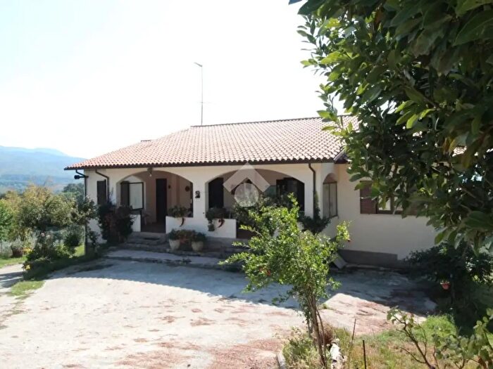 Casa con 10 locali in vendita in Località Colli, Torricella In Sabina